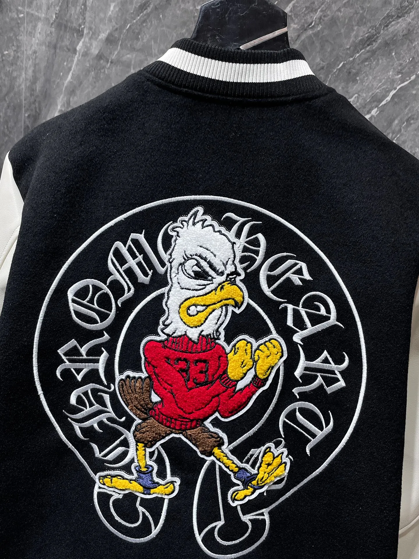 P436 Chrome Hearts 🍁Winter clothing is here🍁 Sanskrit Angry Birds woolen leather sleeves spliced ​​with baseball embroidery cotton jacket, heavy embroidery ➕ both sleeves and the whole leather. Counter synchronization, heavy industry! ! Customized woolen fabric, silk lining, customized hardware, not the ordinary version on the market! ! 🌈Recommended color: black and white color matching🌈Code number: S, M, L, XL